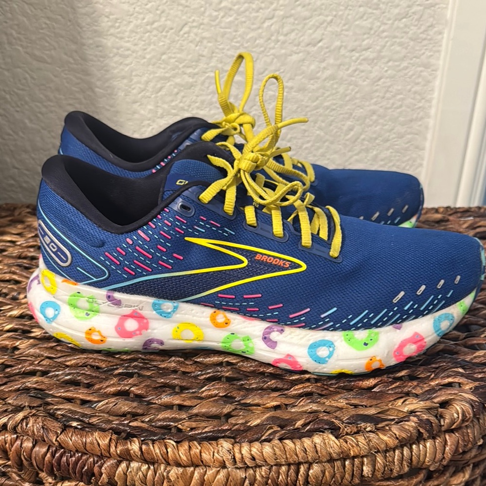 Brooks Blue and Yellow Sneakers with Dynamic Cushioning